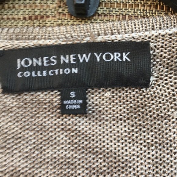 Jones New York drape front knit belted top size S. - Picture 4 of 5